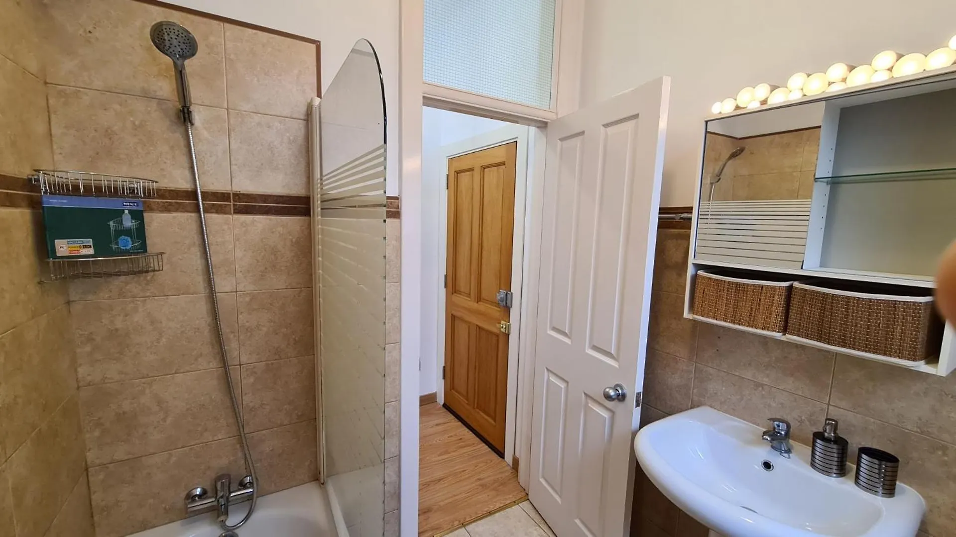 Gibraltar Town Centre Flat With Roof Terrace Apartment