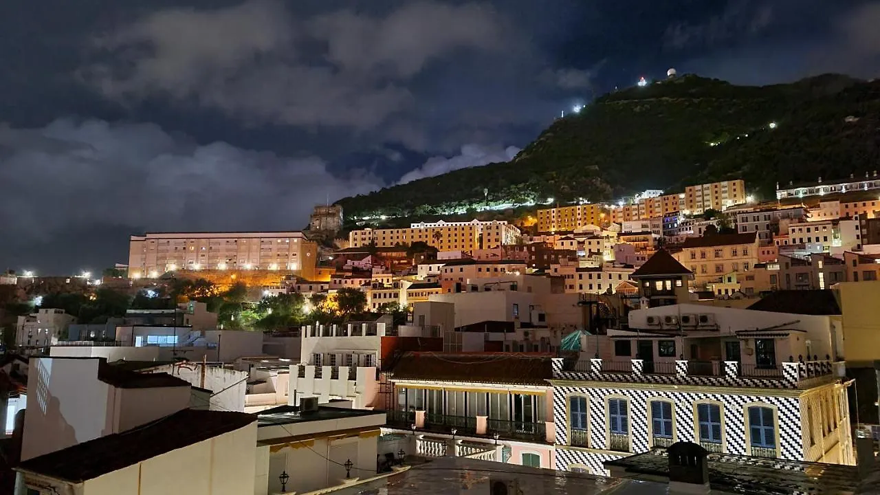 Gibraltar Town Centre Flat With Roof Terrace Apartment