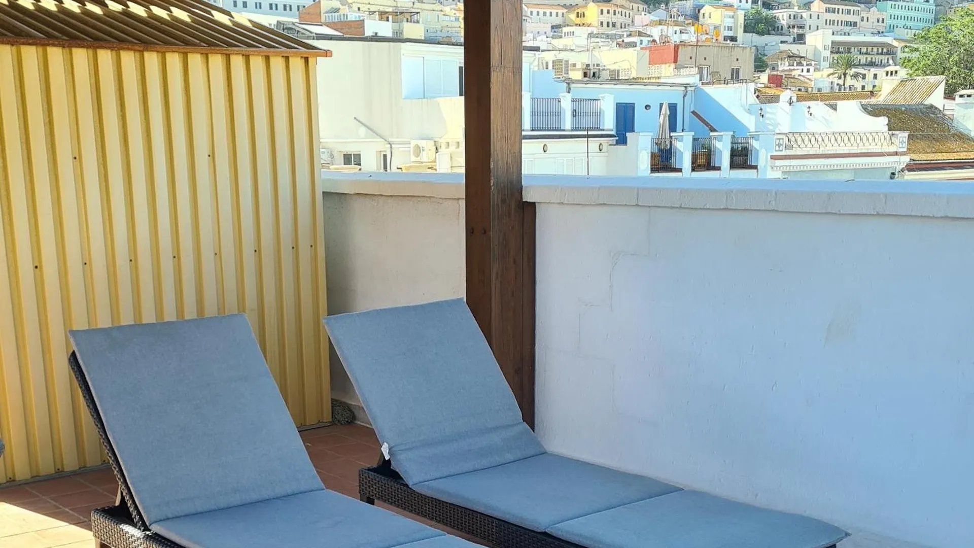 Gibraltar Town Centre Flat With Roof Terrace Apartment